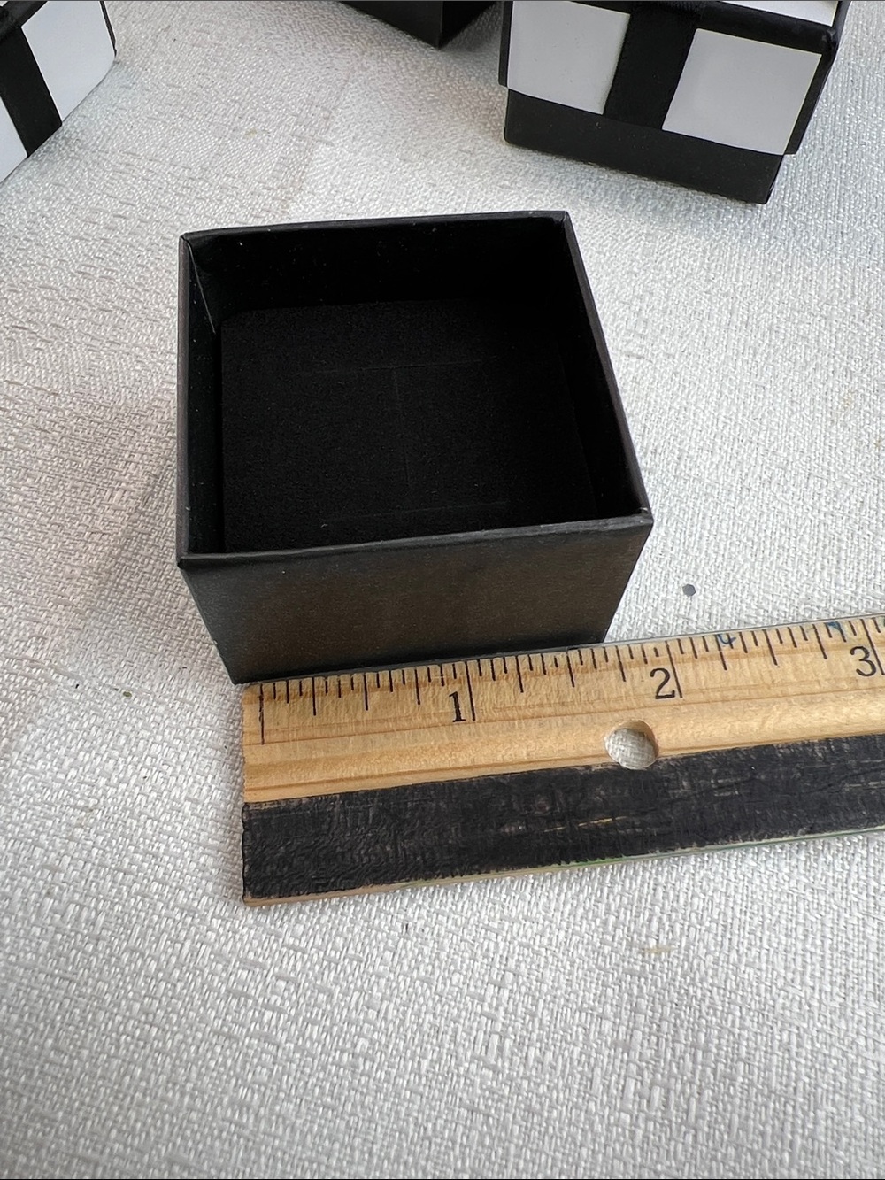 Gift boxes for rings, black and white - Picture 3 of 4
